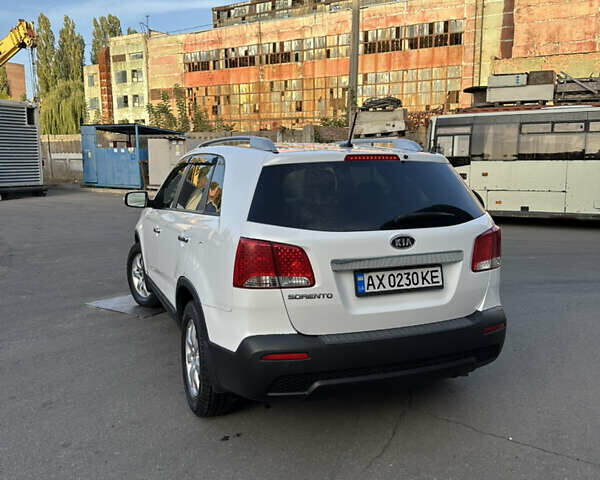 Белый Киа Соренто, объемом двигателя 2.4 л и пробегом 189 тыс. км за 10900 $, фото 3 на Automoto.ua