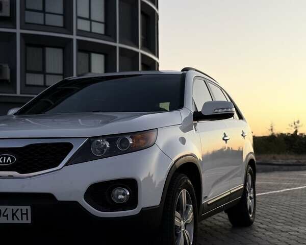 Белый Киа Соренто, объемом двигателя 2.36 л и пробегом 278 тыс. км за 10300 $, фото 1 на Automoto.ua