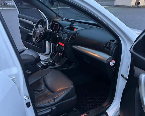 Білий Кіа Соренто, об'ємом двигуна 2.2 л та пробігом 200 тис. км за 13500 $, фото 24 на Automoto.ua