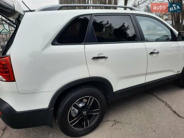 Белый Киа Соренто, объемом двигателя 2.2 л и пробегом 218 тыс. км за 14300 $, фото 106 на Automoto.ua