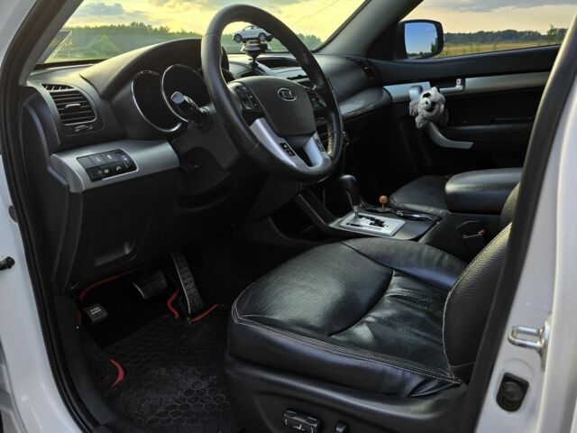 Белый Киа Соренто, объемом двигателя 2.4 л и пробегом 205 тыс. км за 11500 $, фото 6 на Automoto.ua