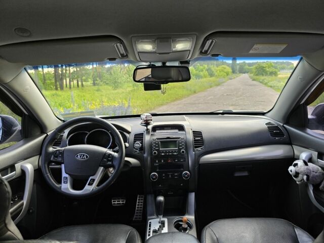 Белый Киа Соренто, объемом двигателя 2.4 л и пробегом 205 тыс. км за 11500 $, фото 8 на Automoto.ua