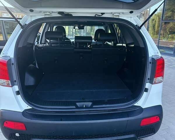 Белый Киа Соренто, объемом двигателя 2.2 л и пробегом 211 тыс. км за 14500 $, фото 3 на Automoto.ua