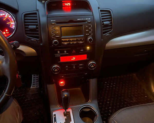 Білий Кіа Соренто, об'ємом двигуна 2.2 л та пробігом 200 тис. км за 13500 $, фото 45 на Automoto.ua