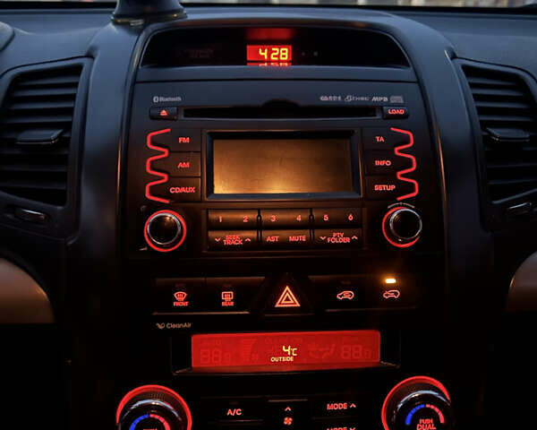 Білий Кіа Соренто, об'ємом двигуна 2.2 л та пробігом 200 тис. км за 13500 $, фото 37 на Automoto.ua