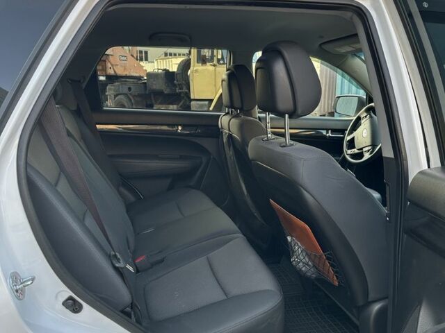 Белый Киа Соренто, объемом двигателя 2.4 л и пробегом 200 тыс. км за 10900 $, фото 5 на Automoto.ua