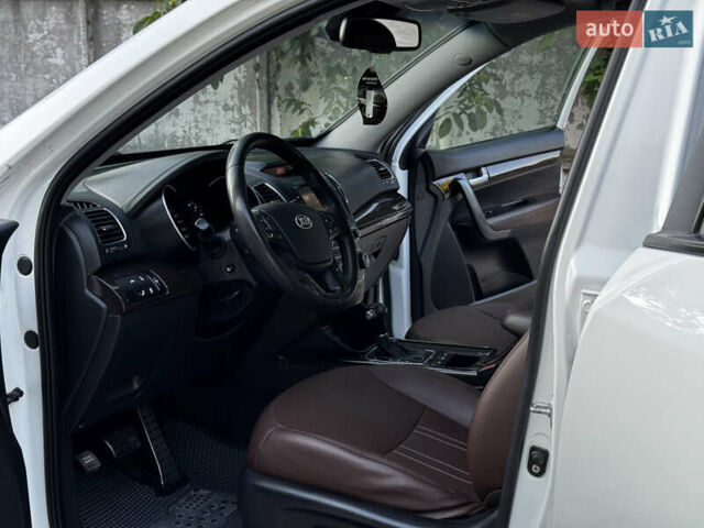 Белый Киа Соренто, объемом двигателя 2.2 л и пробегом 207 тыс. км за 16900 $, фото 20 на Automoto.ua
