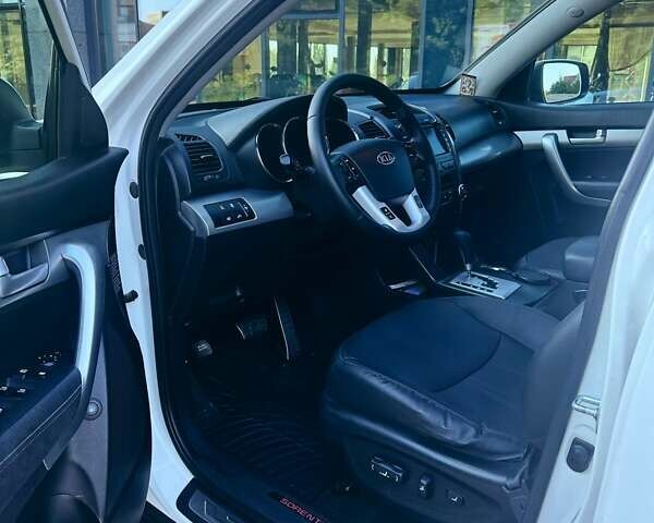 Белый Киа Соренто, объемом двигателя 2.2 л и пробегом 211 тыс. км за 14500 $, фото 8 на Automoto.ua