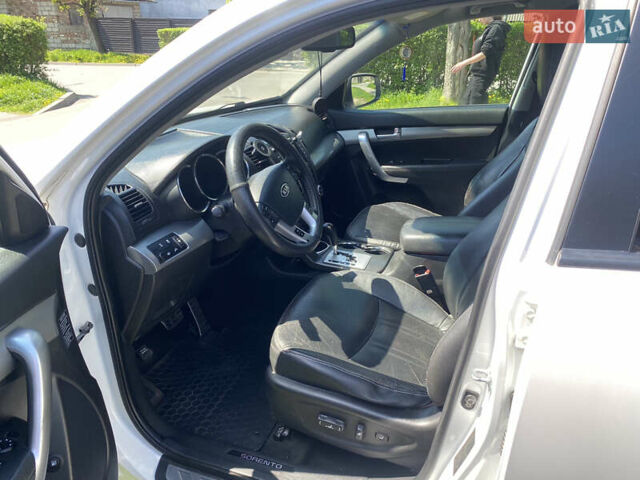 Білий Кіа Соренто, об'ємом двигуна 2.2 л та пробігом 225 тис. км за 13750 $, фото 8 на Automoto.ua