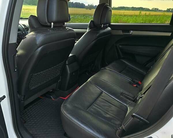 Белый Киа Соренто, объемом двигателя 2.36 л и пробегом 208 тыс. км за 11500 $, фото 4 на Automoto.ua