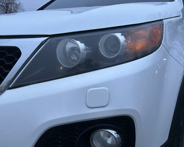 Білий Кіа Соренто, об'ємом двигуна 2.2 л та пробігом 200 тис. км за 13500 $, фото 28 на Automoto.ua