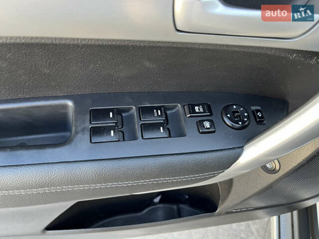 Білий Кіа Соренто, об'ємом двигуна 2.2 л та пробігом 229 тис. км за 14550 $, фото 35 на Automoto.ua