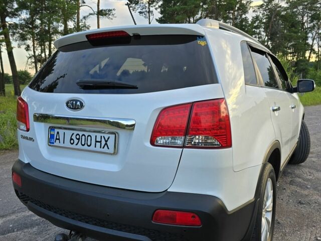 Белый Киа Соренто, объемом двигателя 2.4 л и пробегом 205 тыс. км за 11500 $, фото 1 на Automoto.ua