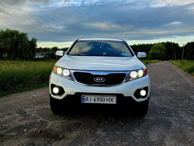 Белый Киа Соренто, объемом двигателя 2.4 л и пробегом 205 тыс. км за 11500 $, фото 2 на Automoto.ua