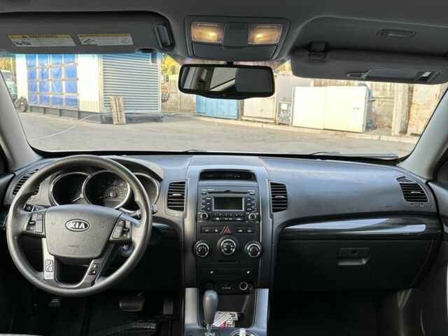 Белый Киа Соренто, объемом двигателя 2.4 л и пробегом 200 тыс. км за 10900 $, фото 6 на Automoto.ua