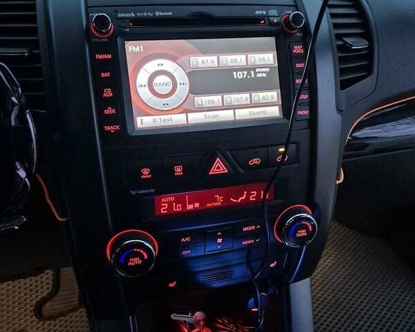 Белый Киа Соренто, объемом двигателя 2.4 л и пробегом 275 тыс. км за 10900 $, фото 17 на Automoto.ua