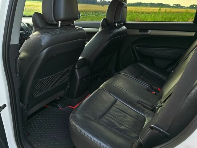 Белый Киа Соренто, объемом двигателя 2.4 л и пробегом 205 тыс. км за 11500 $, фото 9 на Automoto.ua