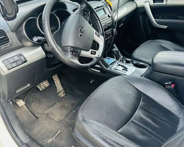 Белый Киа Соренто, объемом двигателя 2.2 л и пробегом 225 тыс. км за 14500 $, фото 7 на Automoto.ua