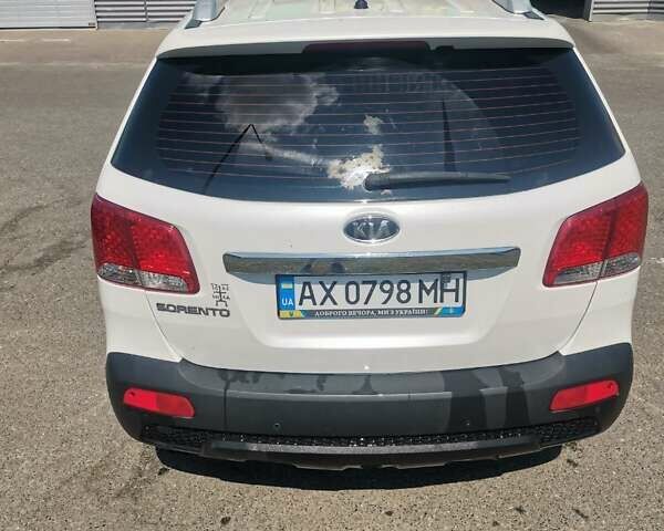 Белый Киа Соренто, объемом двигателя 2.4 л и пробегом 216 тыс. км за 11400 $, фото 1 на Automoto.ua