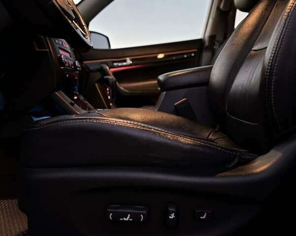 Белый Киа Соренто, объемом двигателя 2.36 л и пробегом 278 тыс. км за 10300 $, фото 6 на Automoto.ua