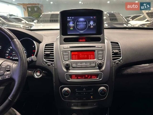 Белый Киа Соренто, объемом двигателя 2 л и пробегом 130 тыс. км за 15200 $, фото 13 на Automoto.ua