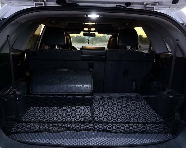 Белый Киа Соренто, объемом двигателя 2.36 л и пробегом 278 тыс. км за 10300 $, фото 11 на Automoto.ua