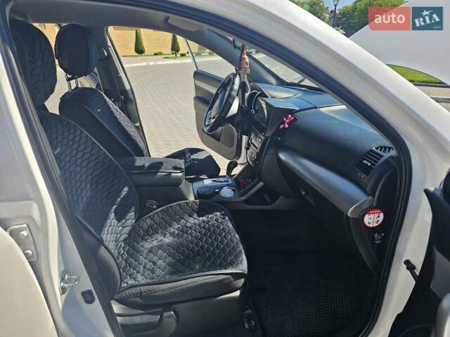 Білий Кіа Соренто, об'ємом двигуна 2.2 л та пробігом 189 тис. км за 15900 $, фото 6 на Automoto.ua