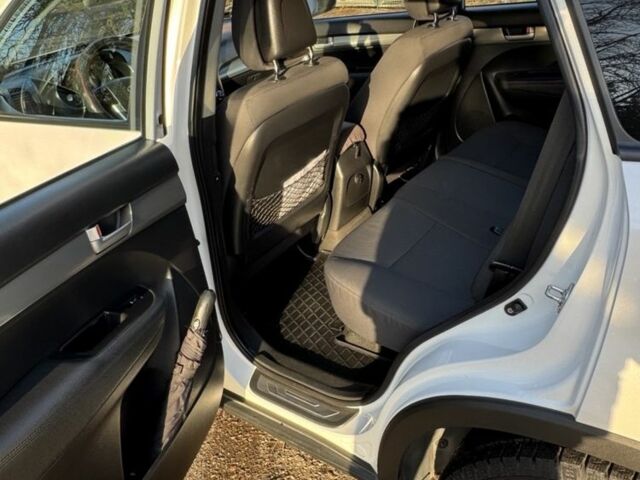 Белый Киа Соренто, объемом двигателя 2.2 л и пробегом 236 тыс. км за 12500 $, фото 4 на Automoto.ua