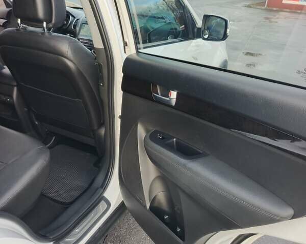 Белый Киа Соренто, объемом двигателя 0 л и пробегом 155 тыс. км за 16300 $, фото 19 на Automoto.ua