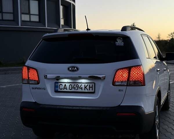 Белый Киа Соренто, объемом двигателя 2.36 л и пробегом 277 тыс. км за 10700 $, фото 5 на Automoto.ua