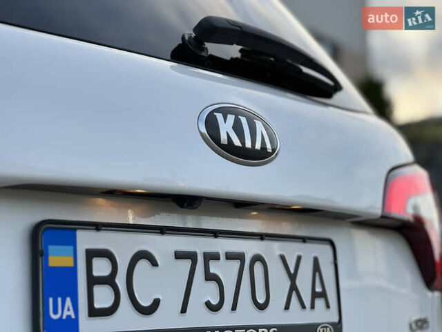 Білий Кіа Соренто, об'ємом двигуна 2 л та пробігом 236 тис. км за 13500 $, фото 19 на Automoto.ua