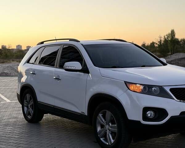 Белый Киа Соренто, объемом двигателя 2.36 л и пробегом 278 тыс. км за 10300 $, фото 2 на Automoto.ua