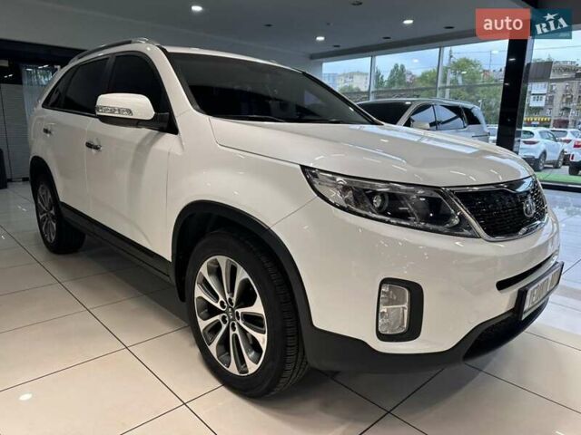Белый Киа Соренто, объемом двигателя 2 л и пробегом 130 тыс. км за 15200 $, фото 2 на Automoto.ua