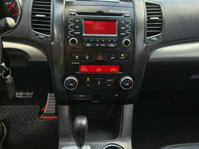 Белый Киа Соренто, объемом двигателя 2.4 л и пробегом 205 тыс. км за 11500 $, фото 14 на Automoto.ua