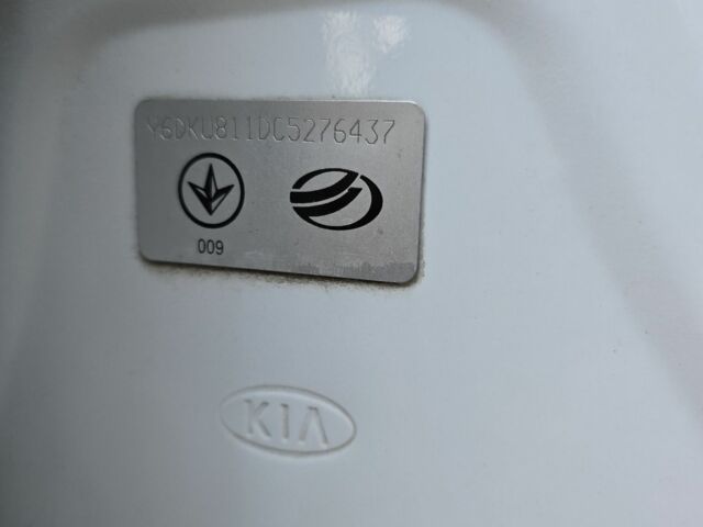 Белый Киа Соренто, объемом двигателя 2.4 л и пробегом 205 тыс. км за 11500 $, фото 19 на Automoto.ua