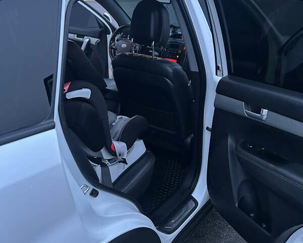 Білий Кіа Соренто, об'ємом двигуна 2.2 л та пробігом 200 тис. км за 13500 $, фото 25 на Automoto.ua