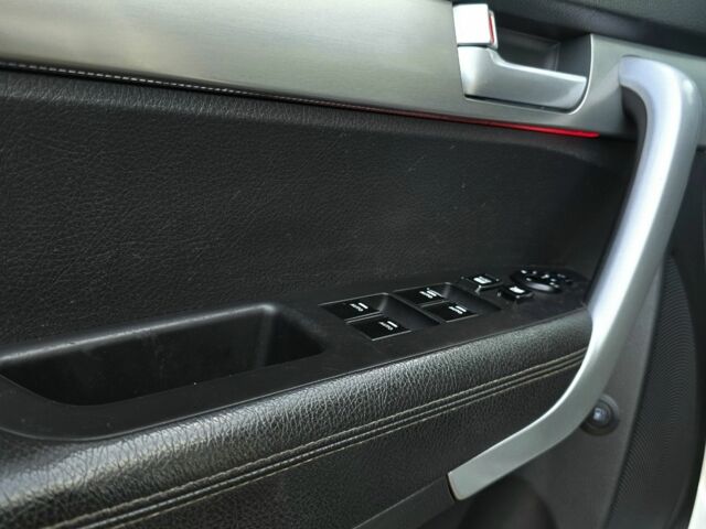 Белый Киа Соренто, объемом двигателя 2.4 л и пробегом 205 тыс. км за 11500 $, фото 12 на Automoto.ua