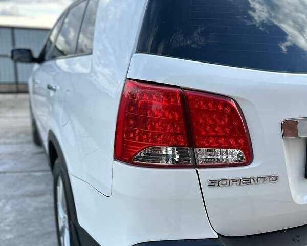 Білий Кіа Соренто, об'ємом двигуна 2.2 л та пробігом 238 тис. км за 13500 $, фото 10 на Automoto.ua