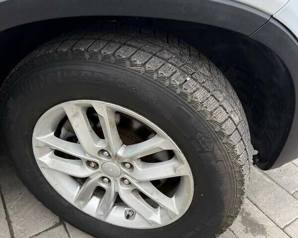 Киа Соренто 2013 в Харькове на Automoto.ua Белый Киа Соренто, объемом двигателя 2.36 л и пробегом 154 тыс. км за 11700 $, фото 32 на Automoto.ua