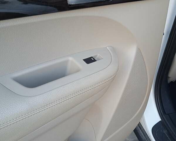 Белый Киа Соренто, объемом двигателя 2.4 л и пробегом 201 тыс. км за 10400 $, фото 23 на Automoto.ua