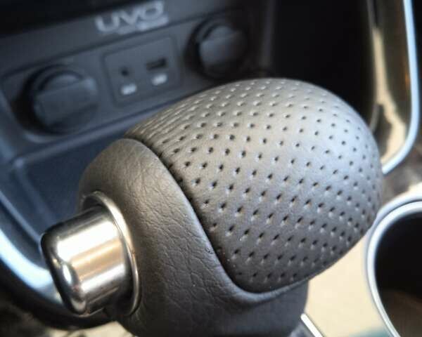 Белый Киа Соренто, объемом двигателя 2.4 л и пробегом 201 тыс. км за 10400 $, фото 17 на Automoto.ua