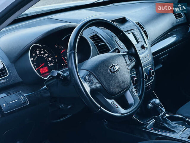 Белый Киа Соренто, объемом двигателя 2.4 л и пробегом 146 тыс. км за 12200 $, фото 12 на Automoto.ua