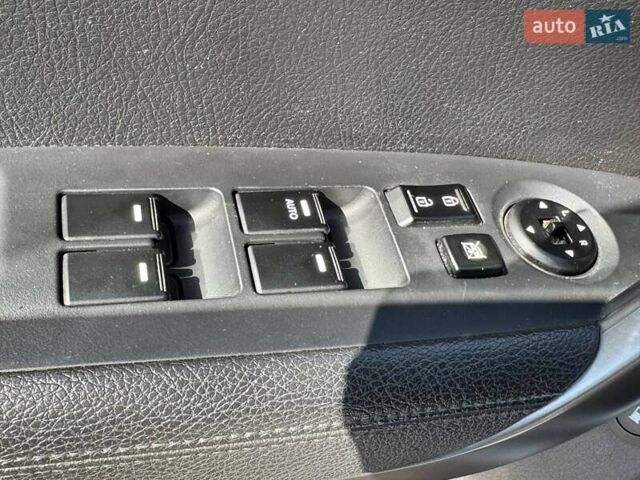 Белый Киа Соренто, объемом двигателя 2.36 л и пробегом 190 тыс. км за 13990 $, фото 14 на Automoto.ua