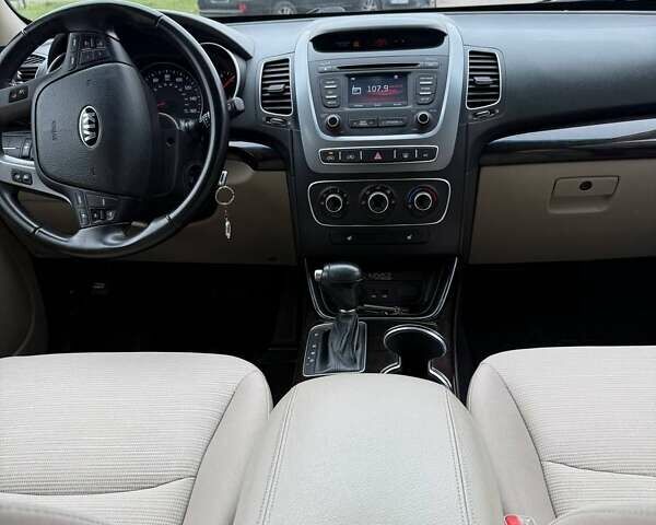 Білий Кіа Соренто, об'ємом двигуна 2.36 л та пробігом 154 тис. км за 10600 $, фото 28 на Automoto.ua