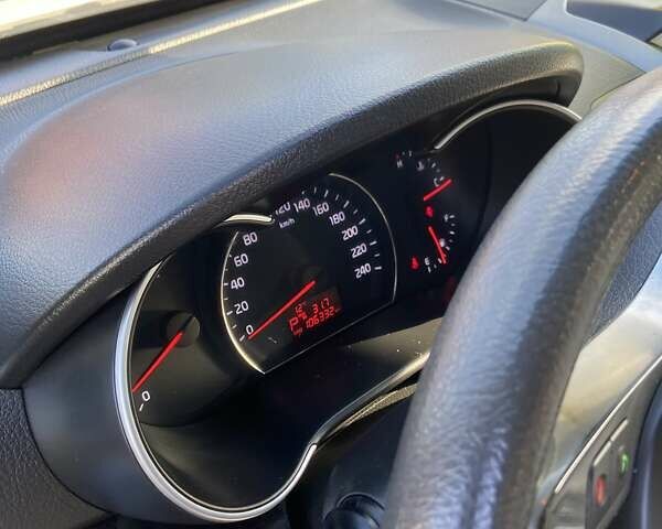 Белый Киа Соренто, объемом двигателя 2.4 л и пробегом 115 тыс. км за 14700 $, фото 5 на Automoto.ua