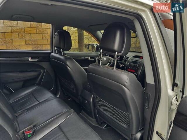 Білий Кіа Соренто, об'ємом двигуна 2.2 л та пробігом 117 тис. км за 15900 $, фото 7 на Automoto.ua