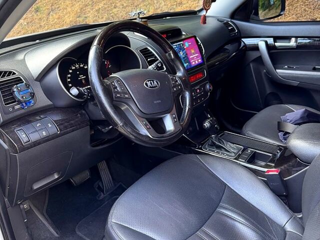 Белый Киа Соренто, объемом двигателя 2 л и пробегом 216 тыс. км за 15750 $, фото 3 на Automoto.ua