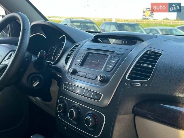 Білий Кіа Соренто, об'ємом двигуна 2.4 л та пробігом 203 тис. км за 10640 $, фото 36 на Automoto.ua