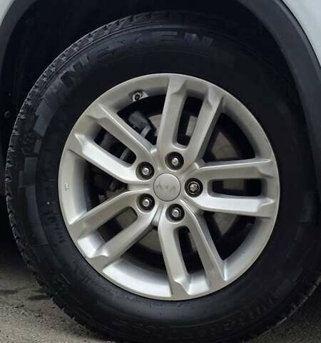 Білий Кіа Соренто, об'ємом двигуна 2.36 л та пробігом 160 тис. км за 11000 $, фото 26 на Automoto.ua