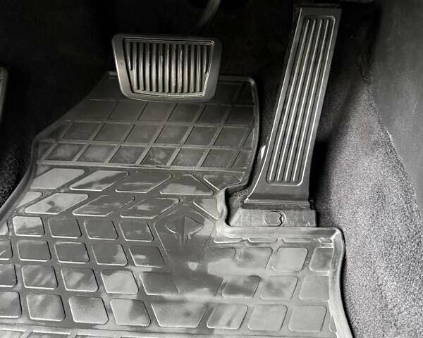 Киа Соренто 2013 в Харькове на Automoto.ua Белый Киа Соренто, объемом двигателя 2.36 л и пробегом 154 тыс. км за 11700 $, фото 34 на Automoto.ua